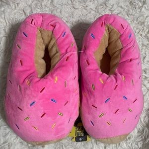 NWT Donut Judge Me Fuzzy Slippers